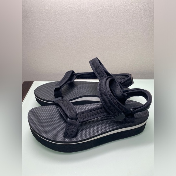 Teva Flatform Universal Mesh Print Strap Sandals - Picture 6 of 9